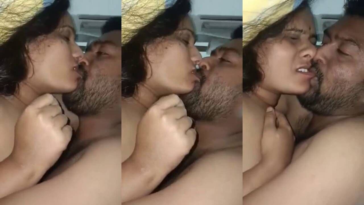 Sexy mallu housewife passionate sex with husband and moaning