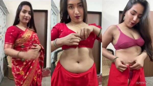 Actress look-alike bhabhi in saree, strips nude & shows pussy live