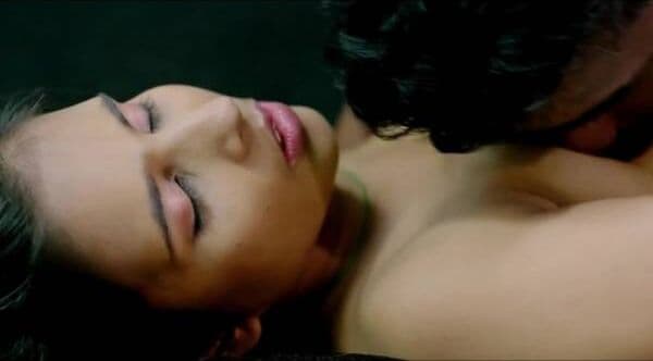 Innocent mallu assistant girl lets cunning boss fuck her for raise