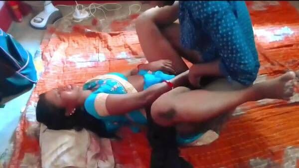 Bihari housewife in saree having secret sex with young tenant